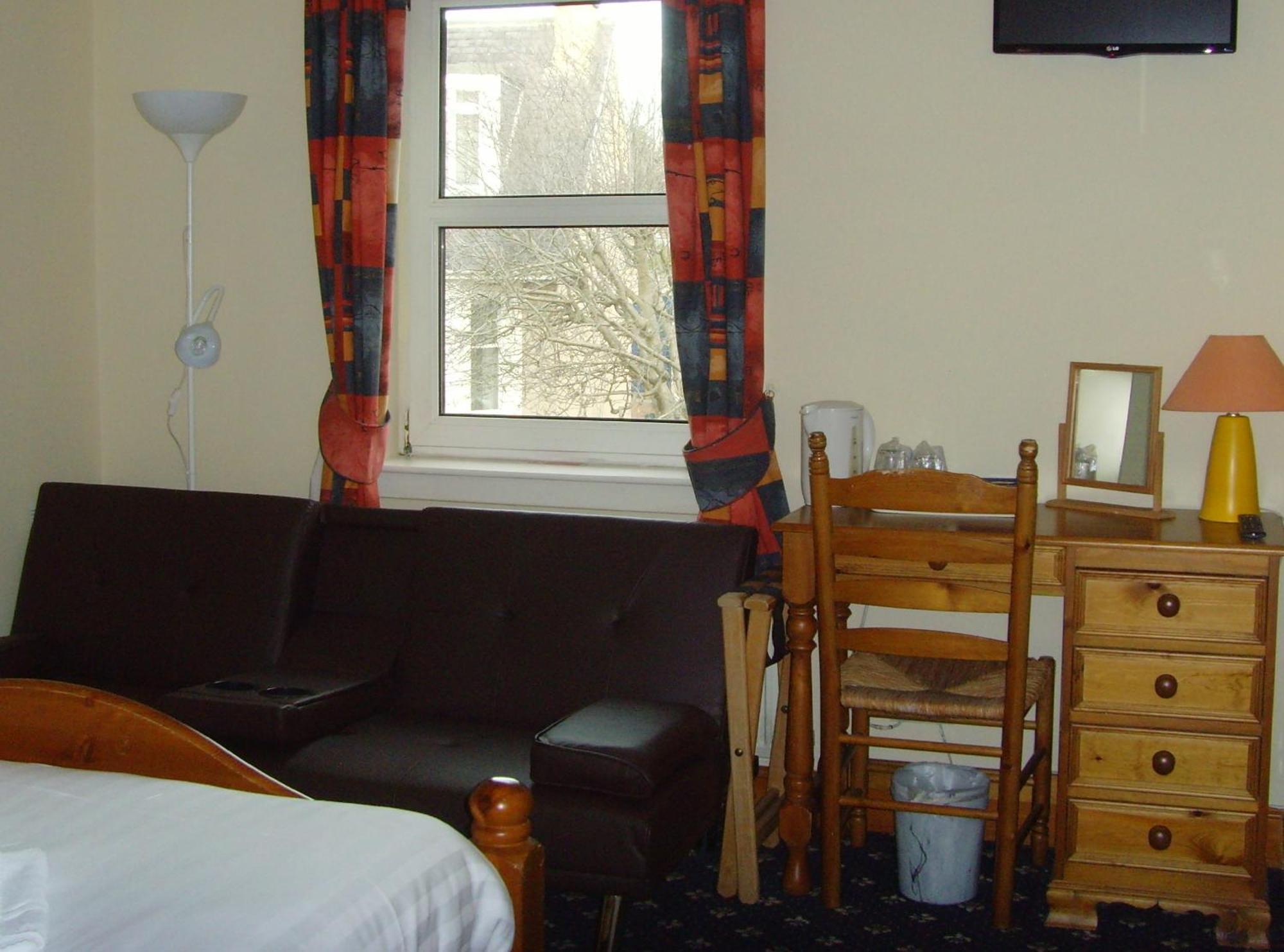 Twin Lions Hotel — Fotos 1